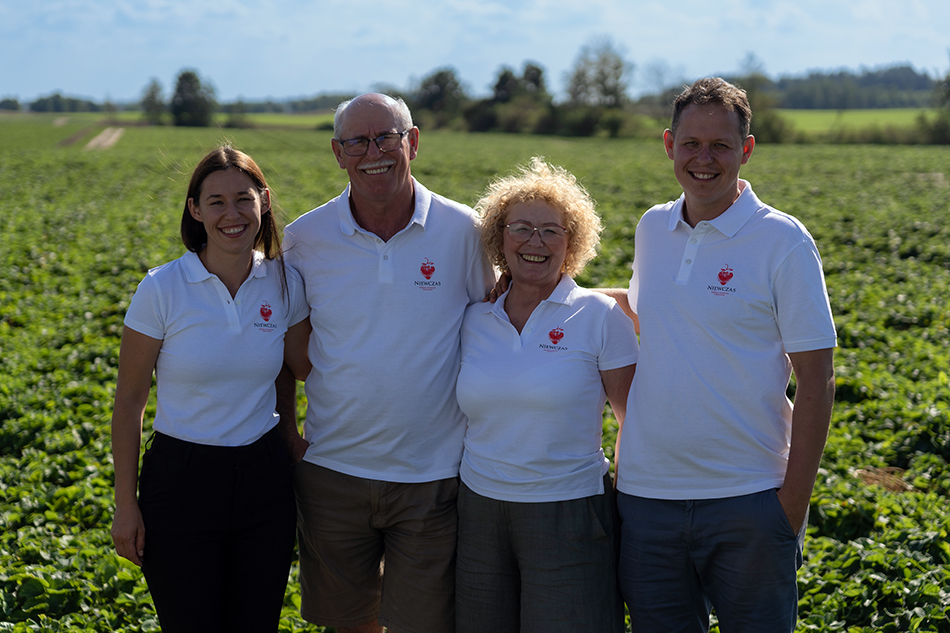 Rodzinne zdjęcie Niewczas Szkółki Sadzonek Truskawek