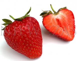 Cut strawberry fruit of the Grandarosa variety